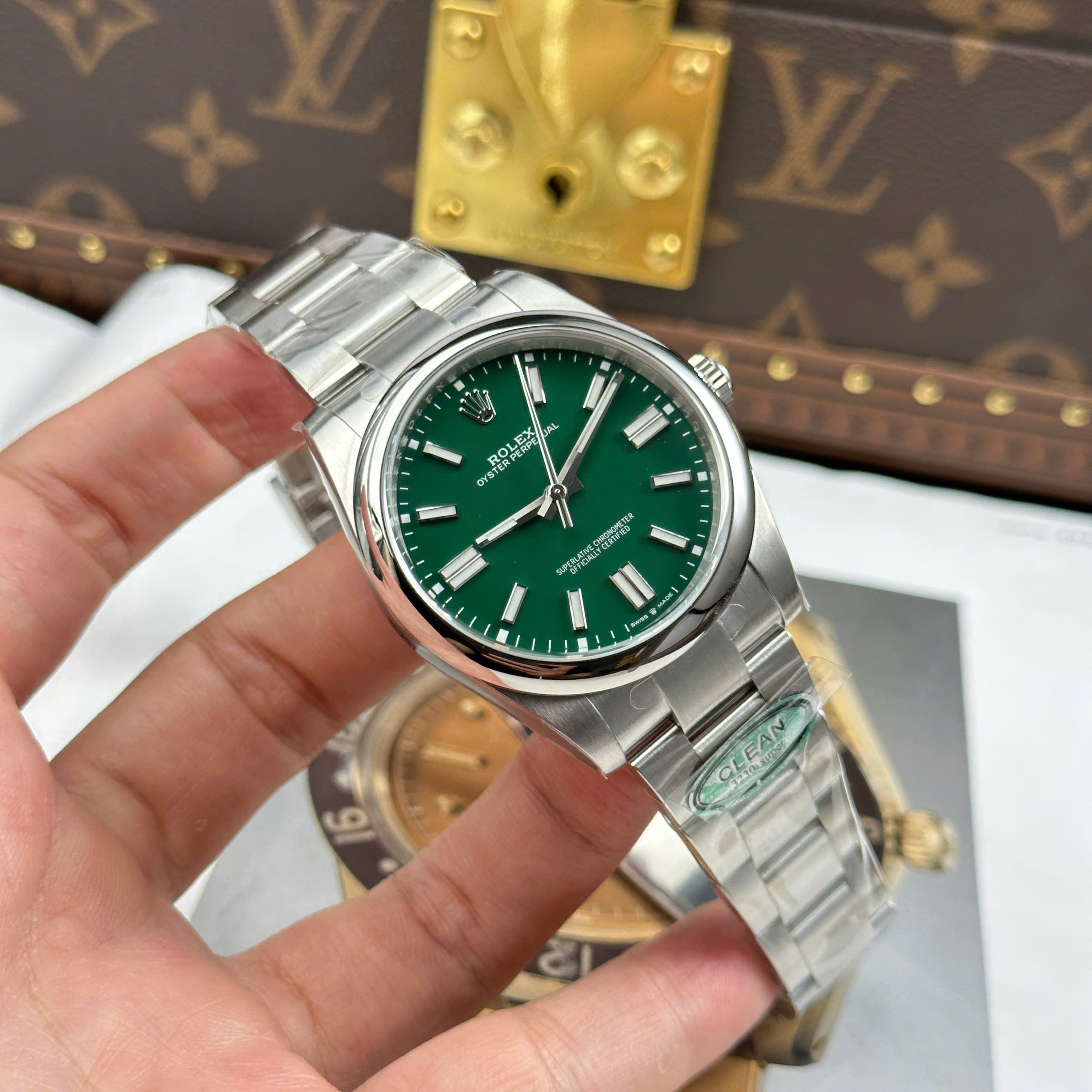 Đồng Hồ Rolex Oyster Perpetual 41mm M124300 Mặt Số Xanh Lá Replica 1:1 Clean Factory