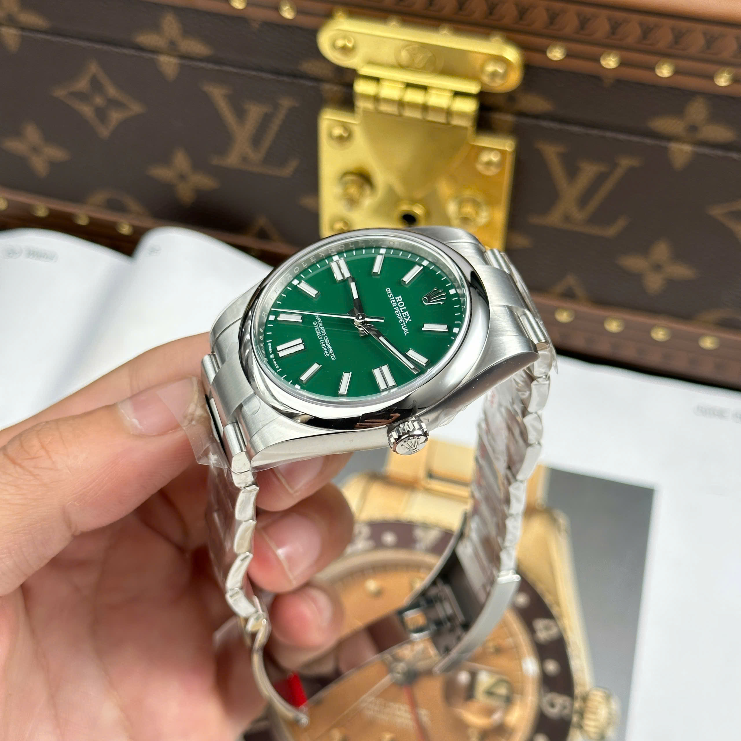 Đồng Hồ Rolex Oyster Perpetual 41mm M124300 Mặt Số Xanh Lá Replica 1:1 Clean Factory