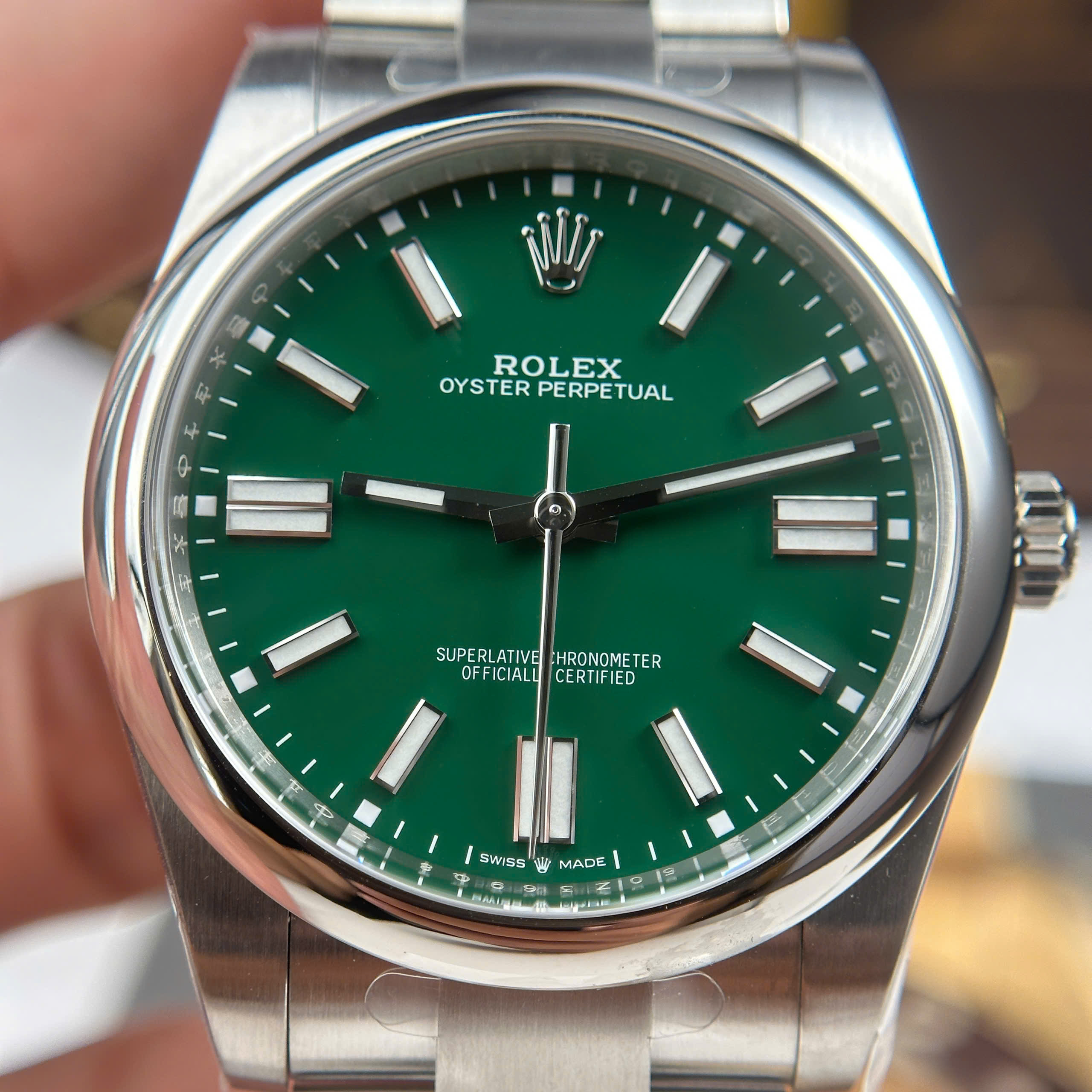 Đồng Hồ Rolex Oyster Perpetual 41mm M124300 Mặt Số Xanh Lá Replica 1:1 Clean Factory