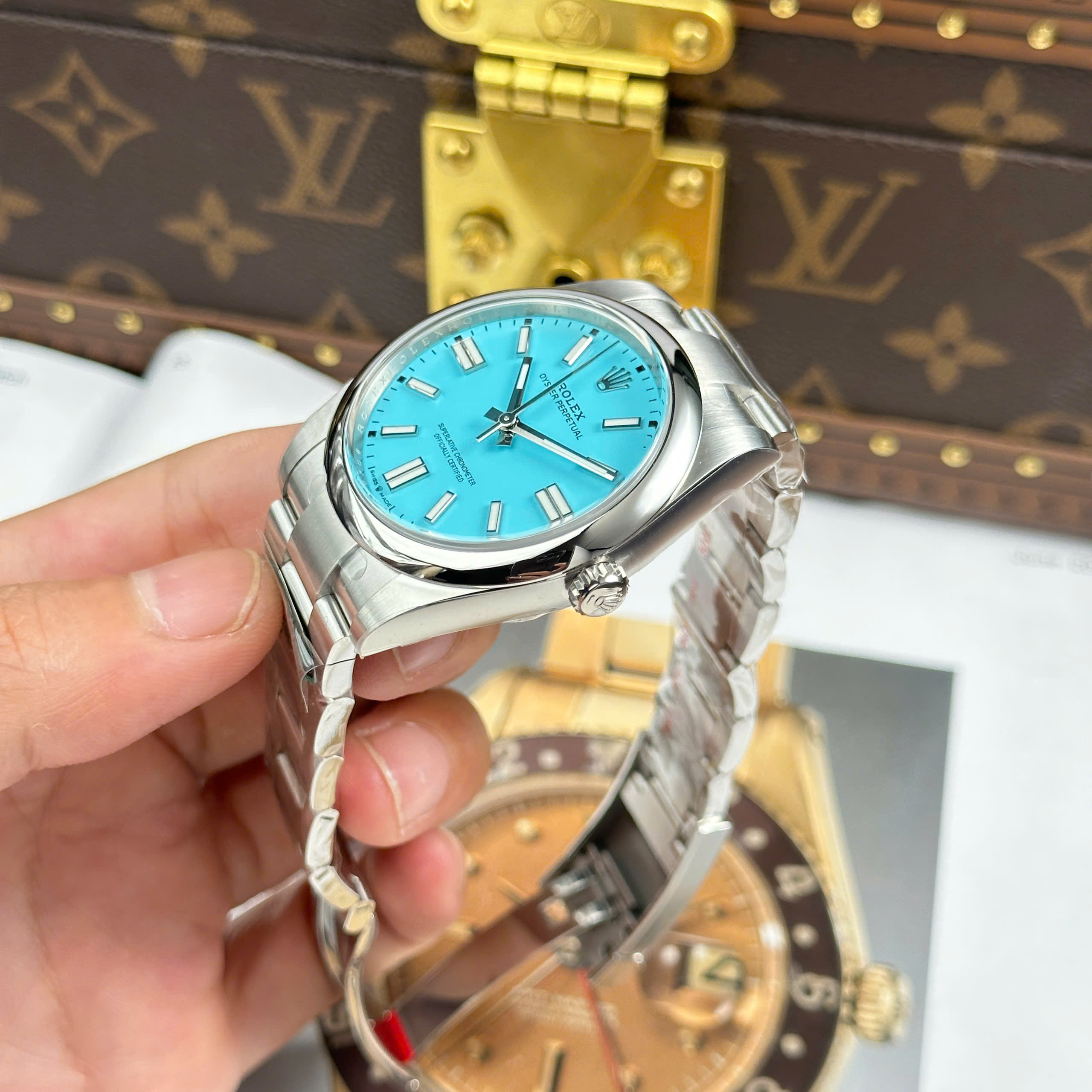 Đồng Hồ Rolex Oyster Perpetual 41mm M124300 Mặt Số Xanh Ngọc Lam Replica 1:1 Clean Factory
