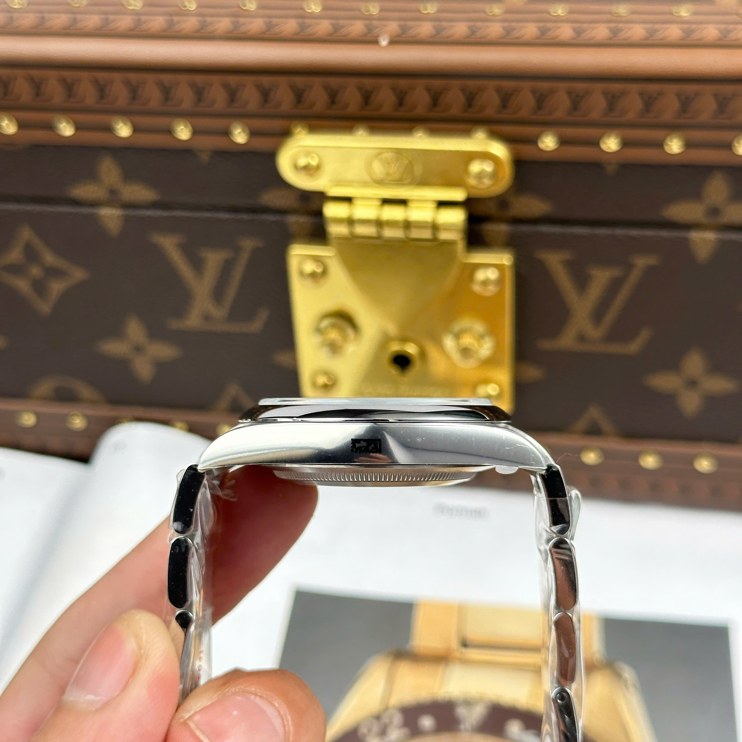 Đồng Hồ Rolex Oyster Perpetual 41mm M124300 Mặt Số Xanh Ngọc Lam Replica 1:1 Clean Factory