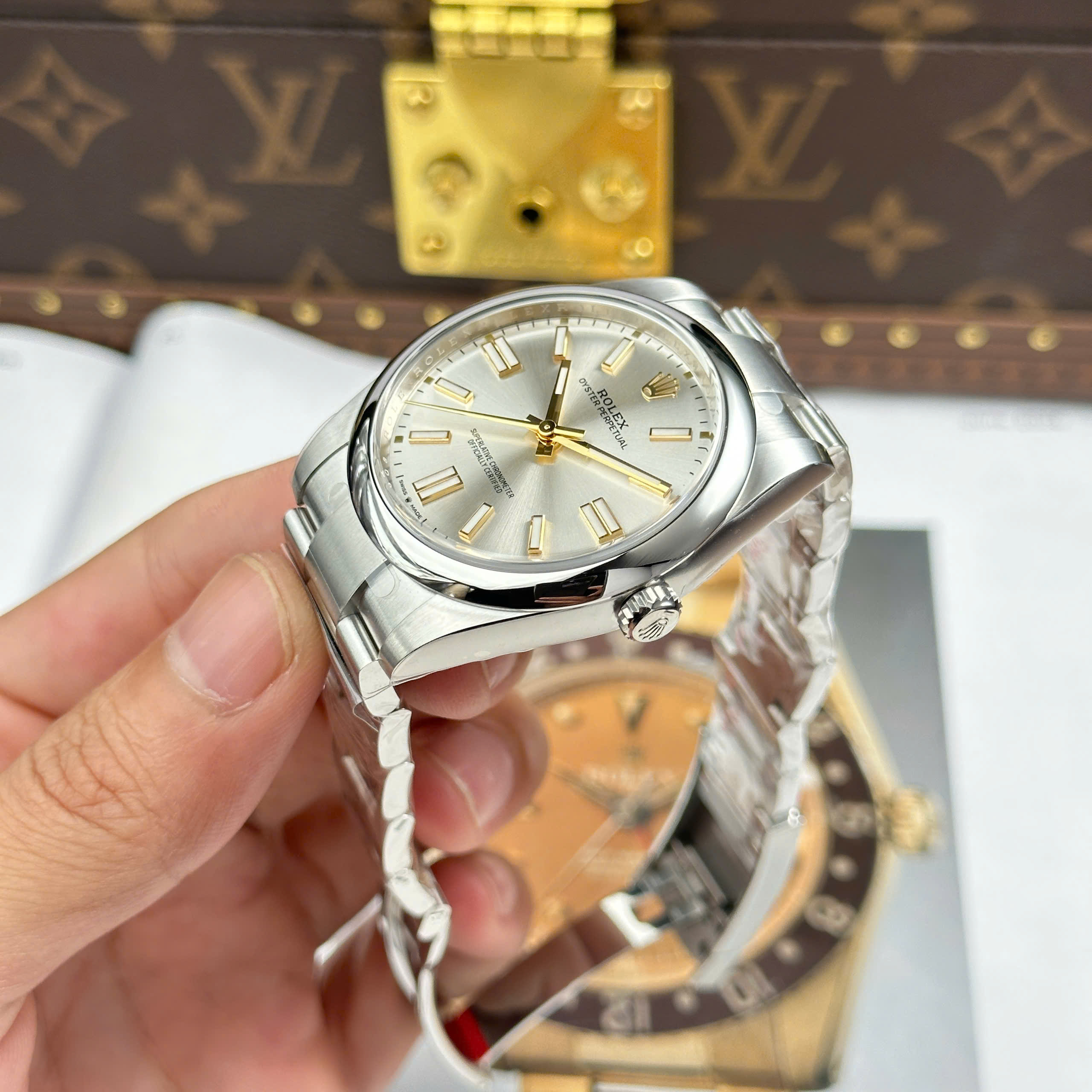 Đồng Hồ Rolex Oyster Perpetual 41mm M124300 Mặt Số Bạc Replica 1:1 Clean Factory