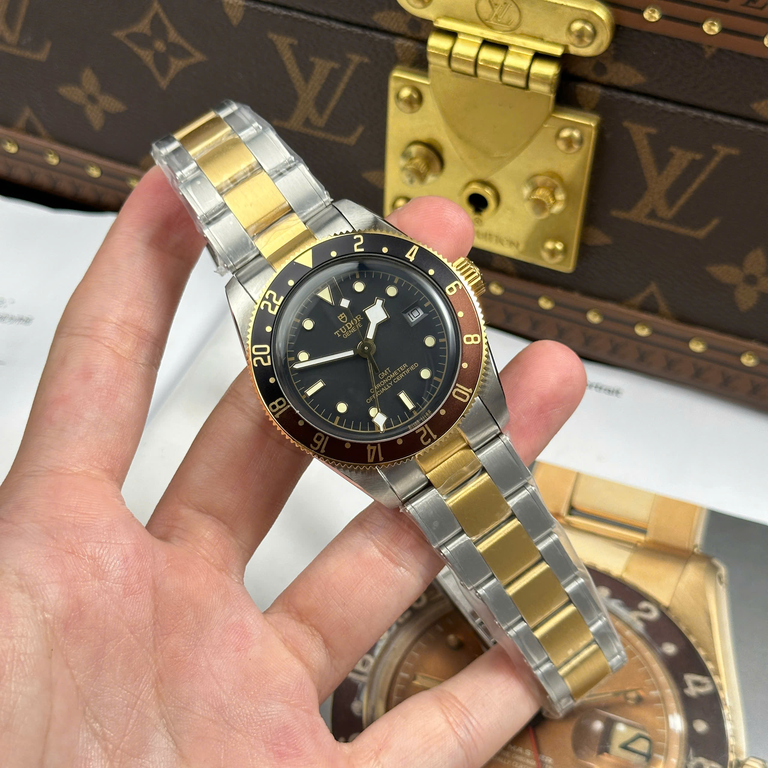 Đồng Hồ Turdo Black Bay GMT S&G M79833MN-001 41mm Replica 1:1 ZF Factory