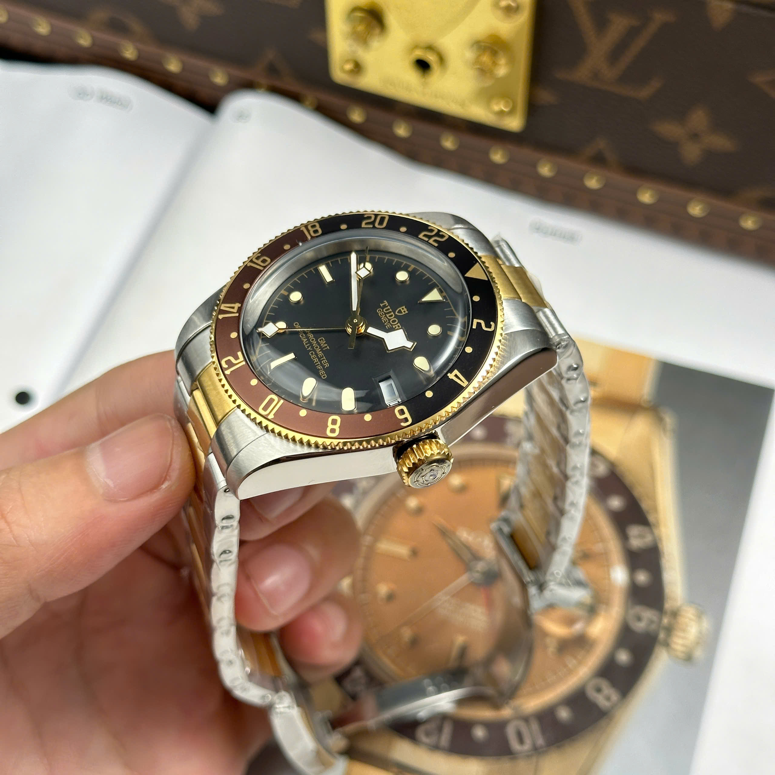 Đồng Hồ Turdo Black Bay GMT S&G M79833MN-001 41mm Replica 1:1 ZF Factory