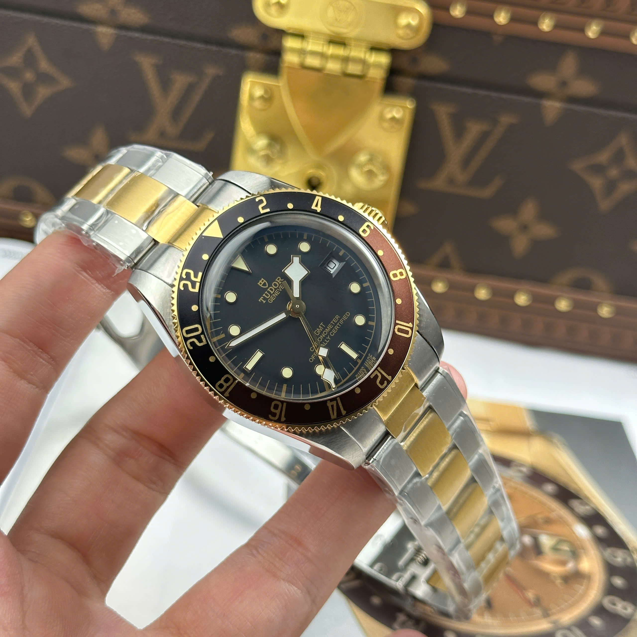 Đồng Hồ Turdo Black Bay GMT S&G M79833MN-001 41mm Replica 1:1 ZF Factory