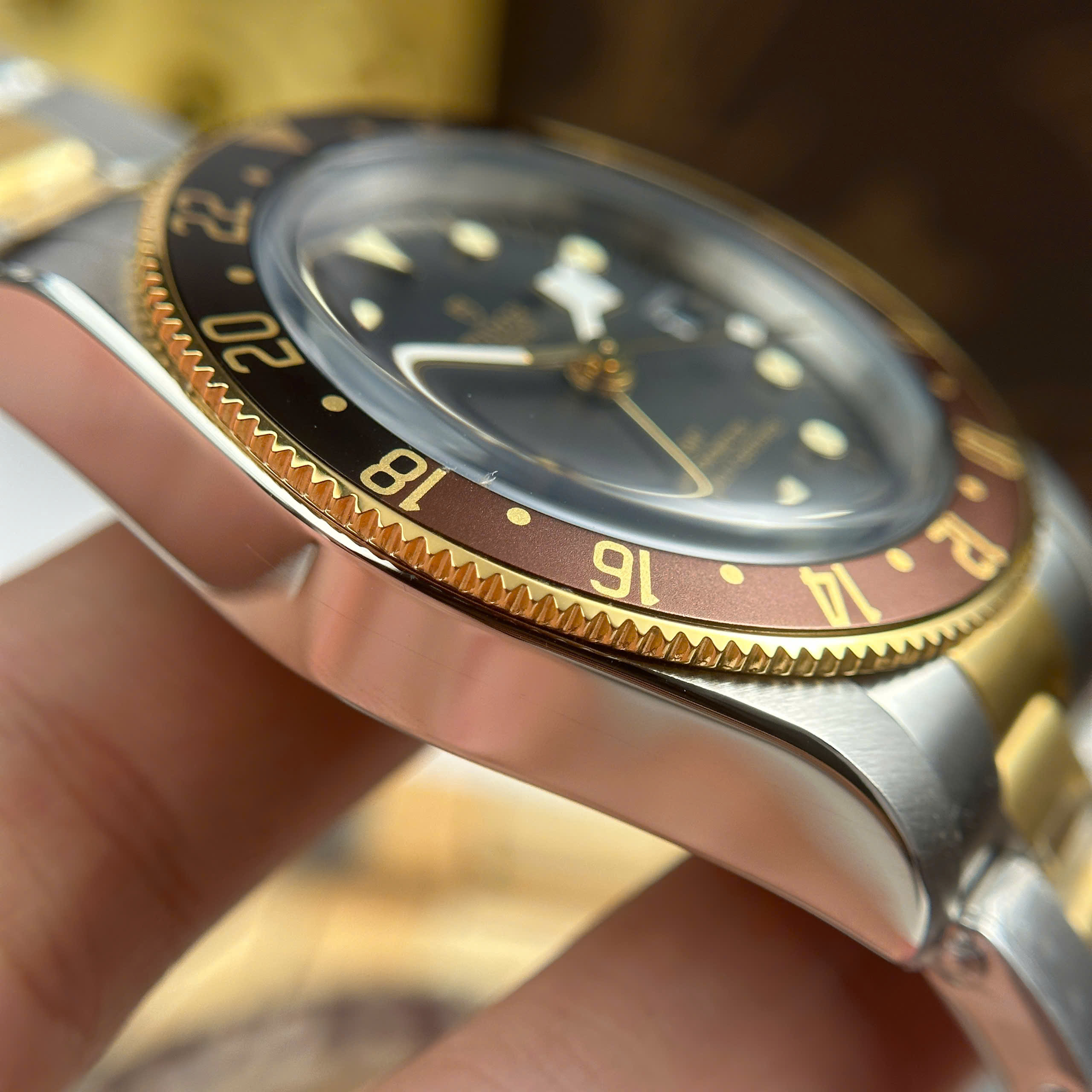 Đồng Hồ Turdo Black Bay GMT S&G M79833MN-001 41mm Replica 1:1 ZF Factory