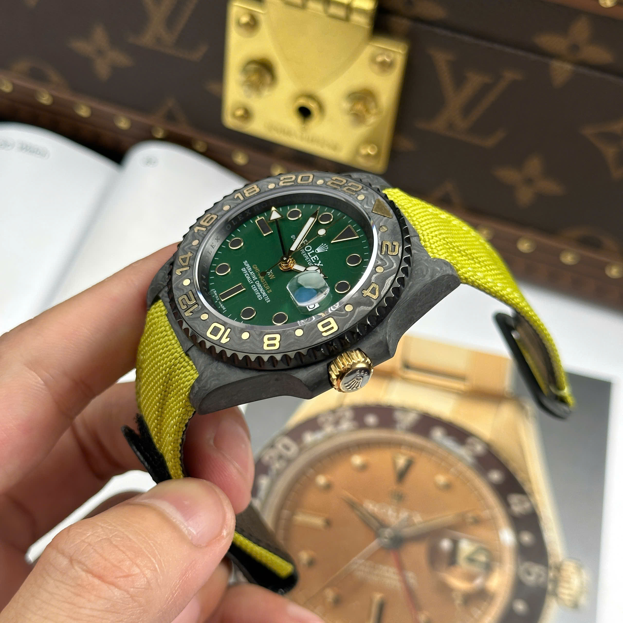 Đồng Hồ Rolex GMT Master II DIW Vỏ Carbon Máy Cal.3285 40mm Replica 1:1