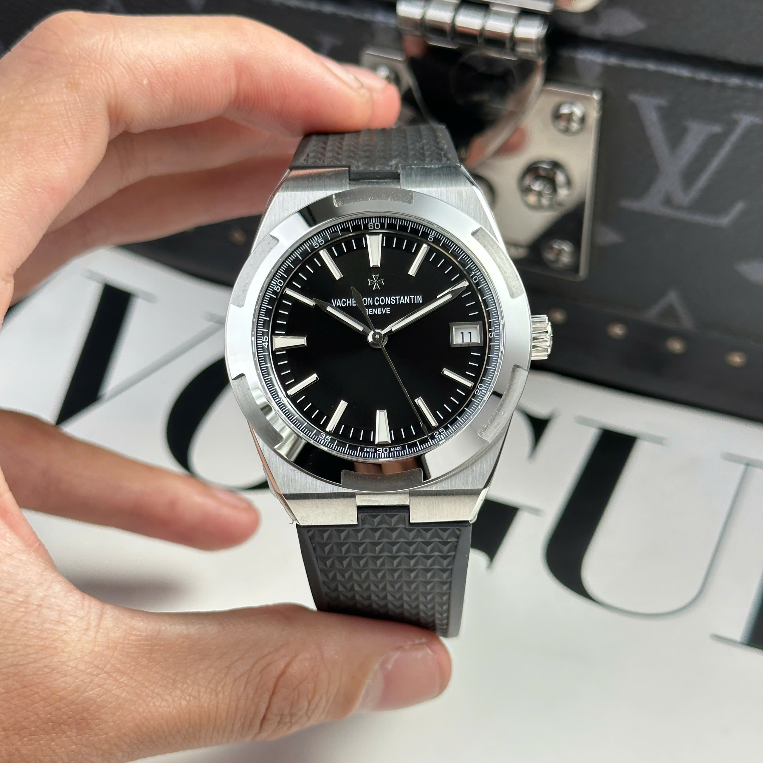 Đồng Hồ Vacheron Constantin Overseas 4500V 41mm Mặt Đen Rep 1:1