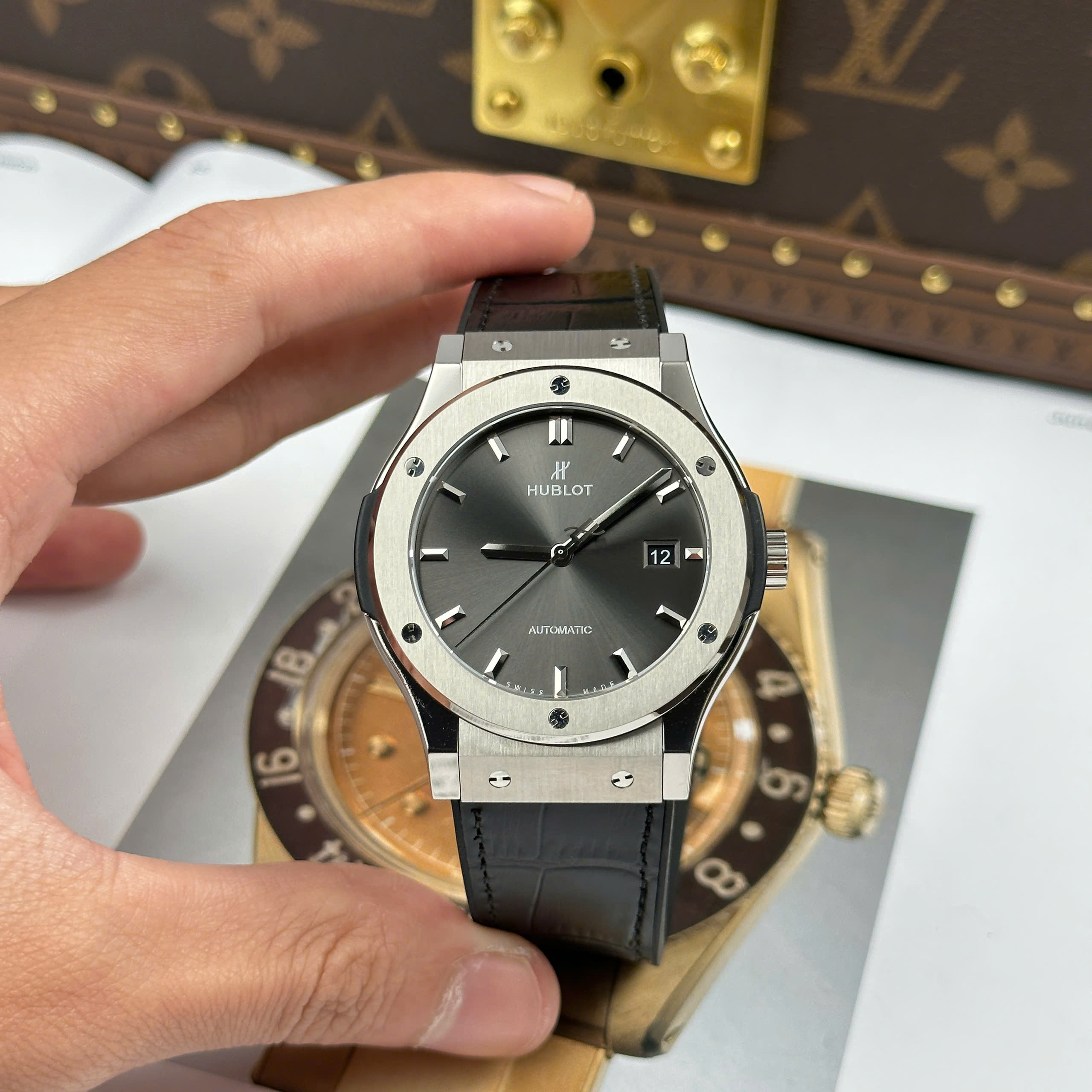 Đồng Hồ Hublot Classic Fusion 42mm Full Vỏ Titanium 85g Cao Cấp JJZ Factory Rep 1:1