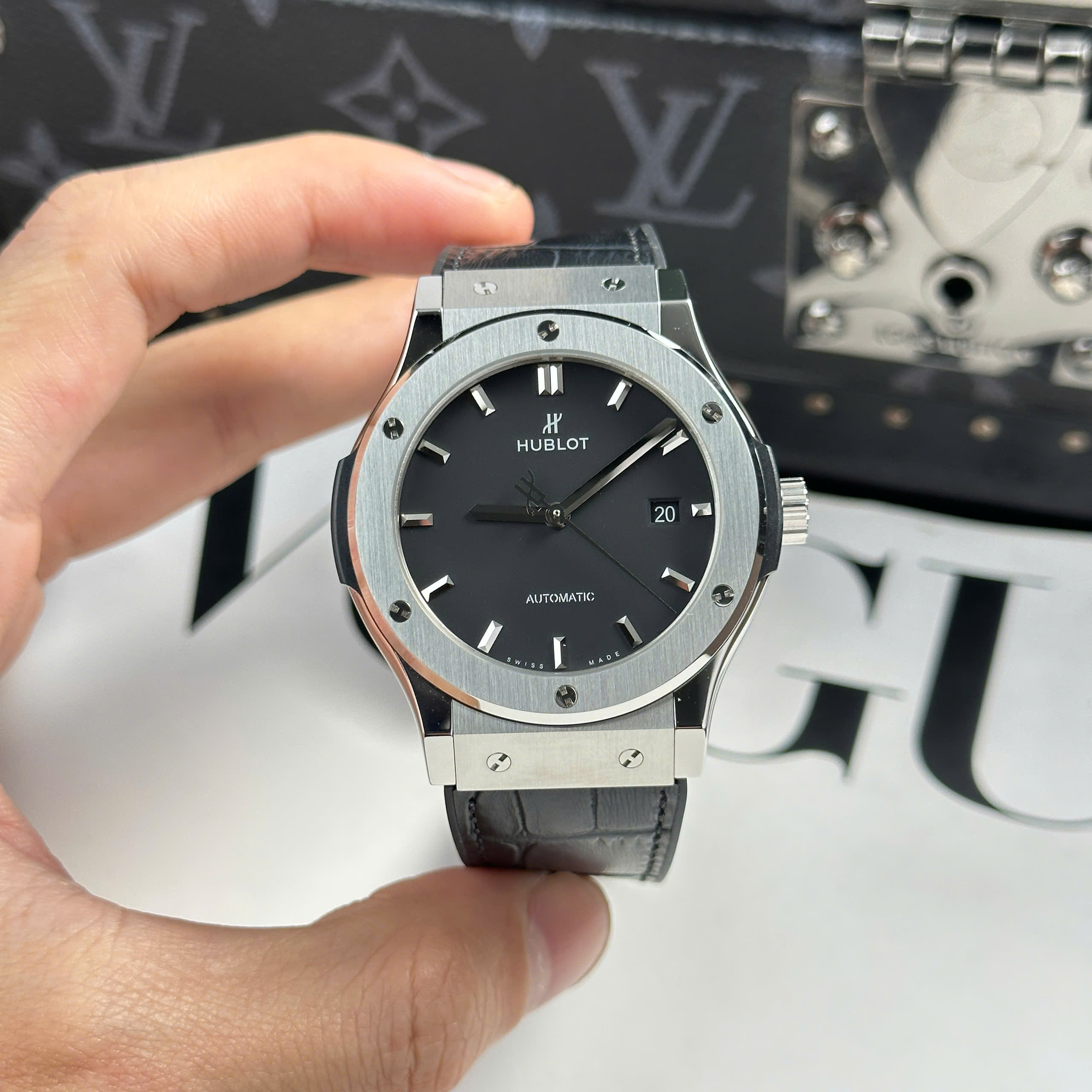 Đồng Hồ Hublot Classic Fusion 42mm Mặt Số Đen Replica 1:1 JJF Factory