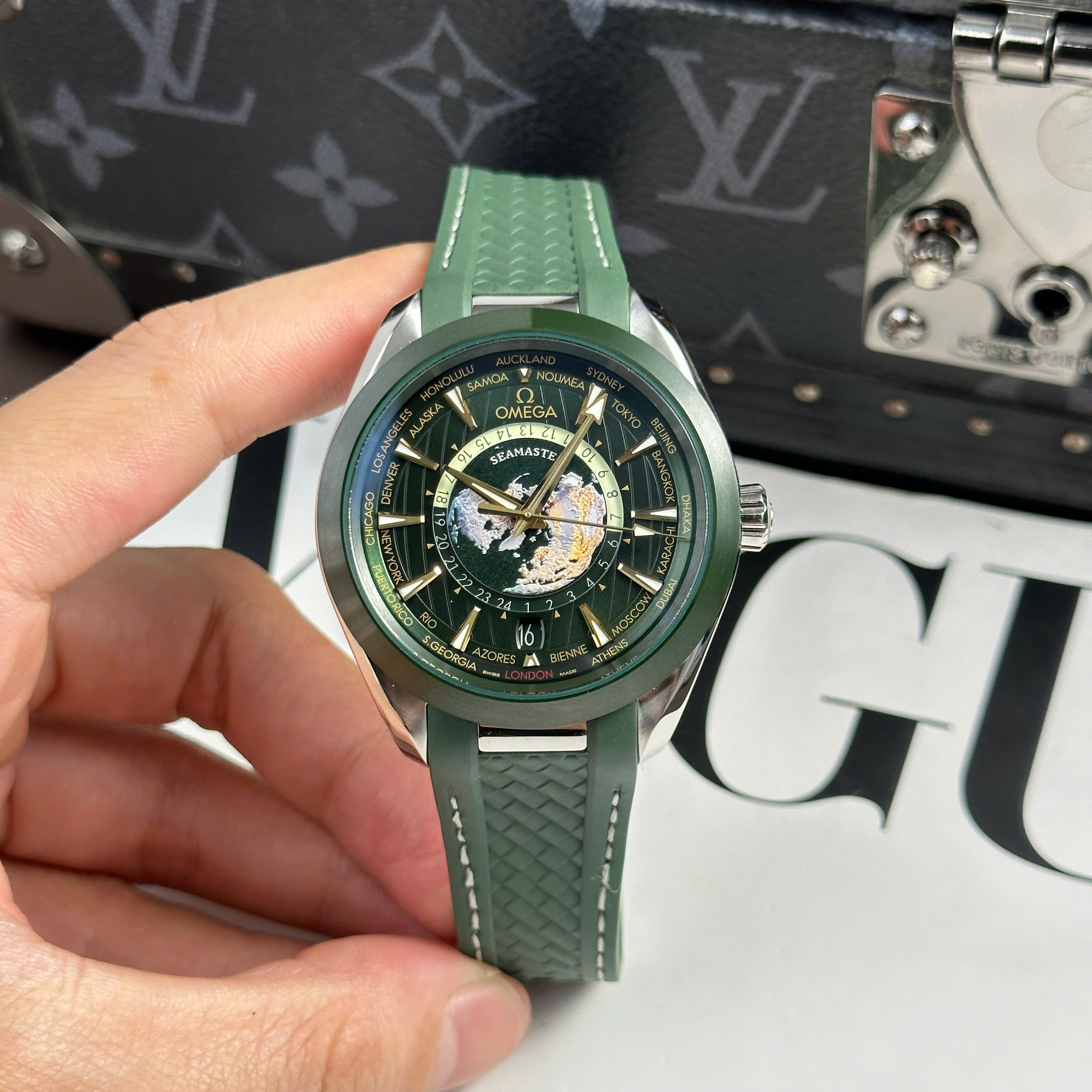 Đồng Hồ Omega Seamaster Aqua Terra GMT Worldtimer Mặt Xanh Lá Replica 1:1 43mm VSF Factory