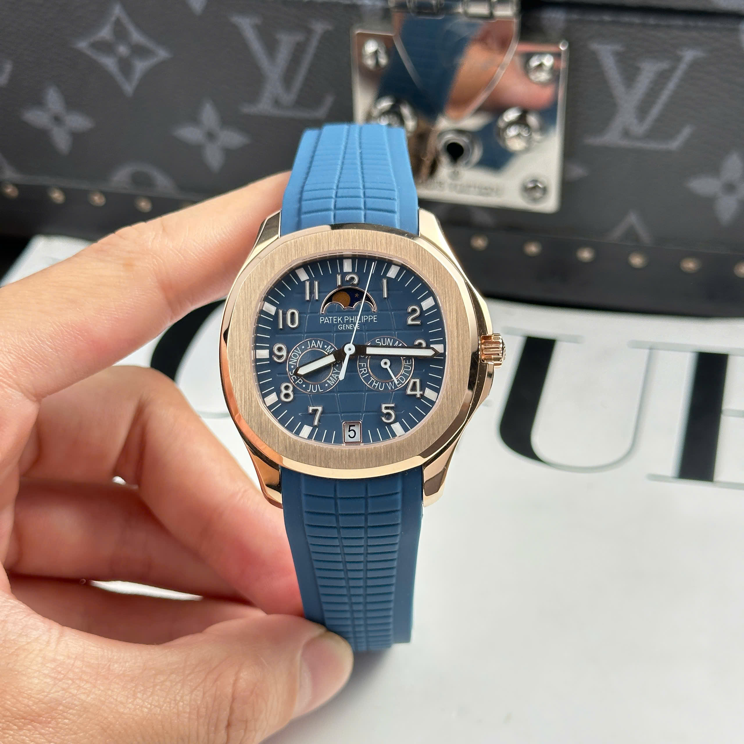 Đồng Hồ Patek Philippe Aquanaut 5261R Xanh Dương 40mm Replica 1:1