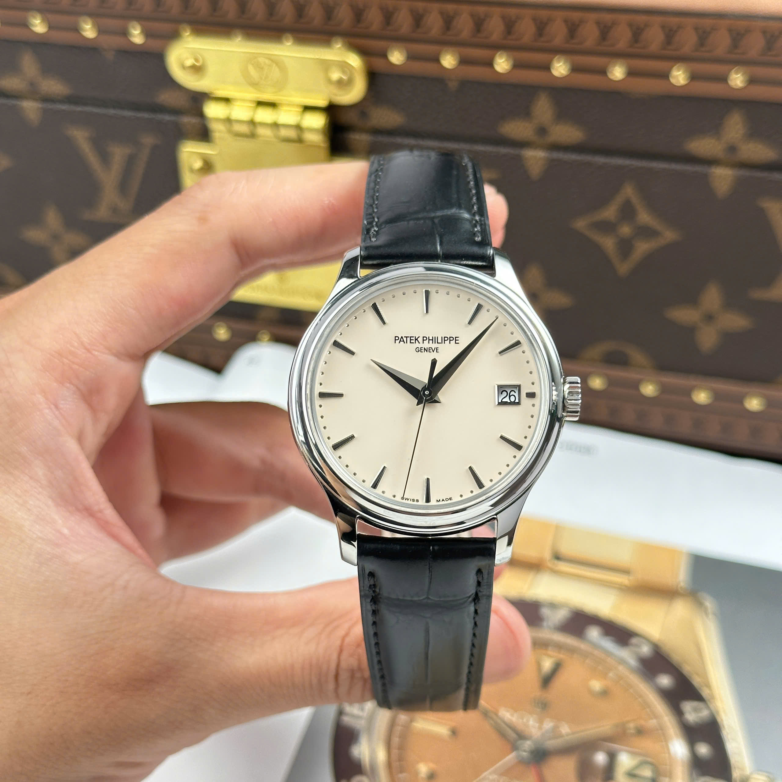 Đồng Hồ Patek Philippe Calatrava 5227G-010 39mm Cạy Đáy Replica 1:1 3k Factory