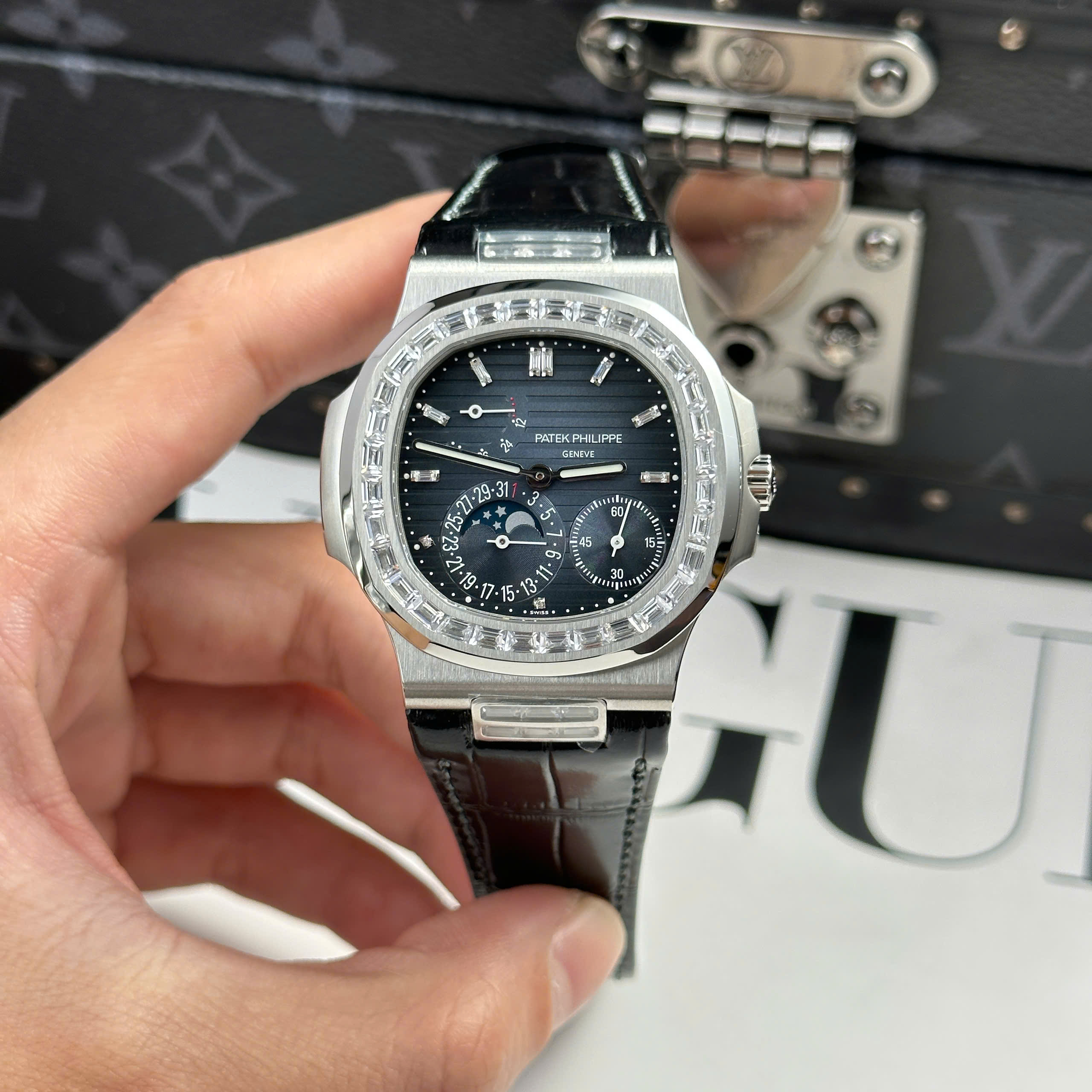 Đồng Hồ Patek Philippe Nautilus 5724G-001 40mm Replica 1:1 PPF Factory
