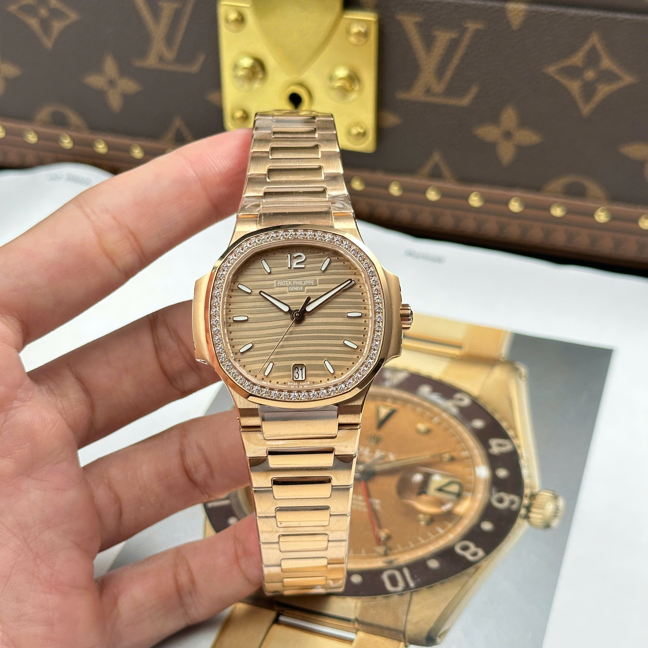 Đồng Hồ Patek Philippe Nautilus 7118 Đính Đá 35.2mm Replica 1:1 3K Factory
