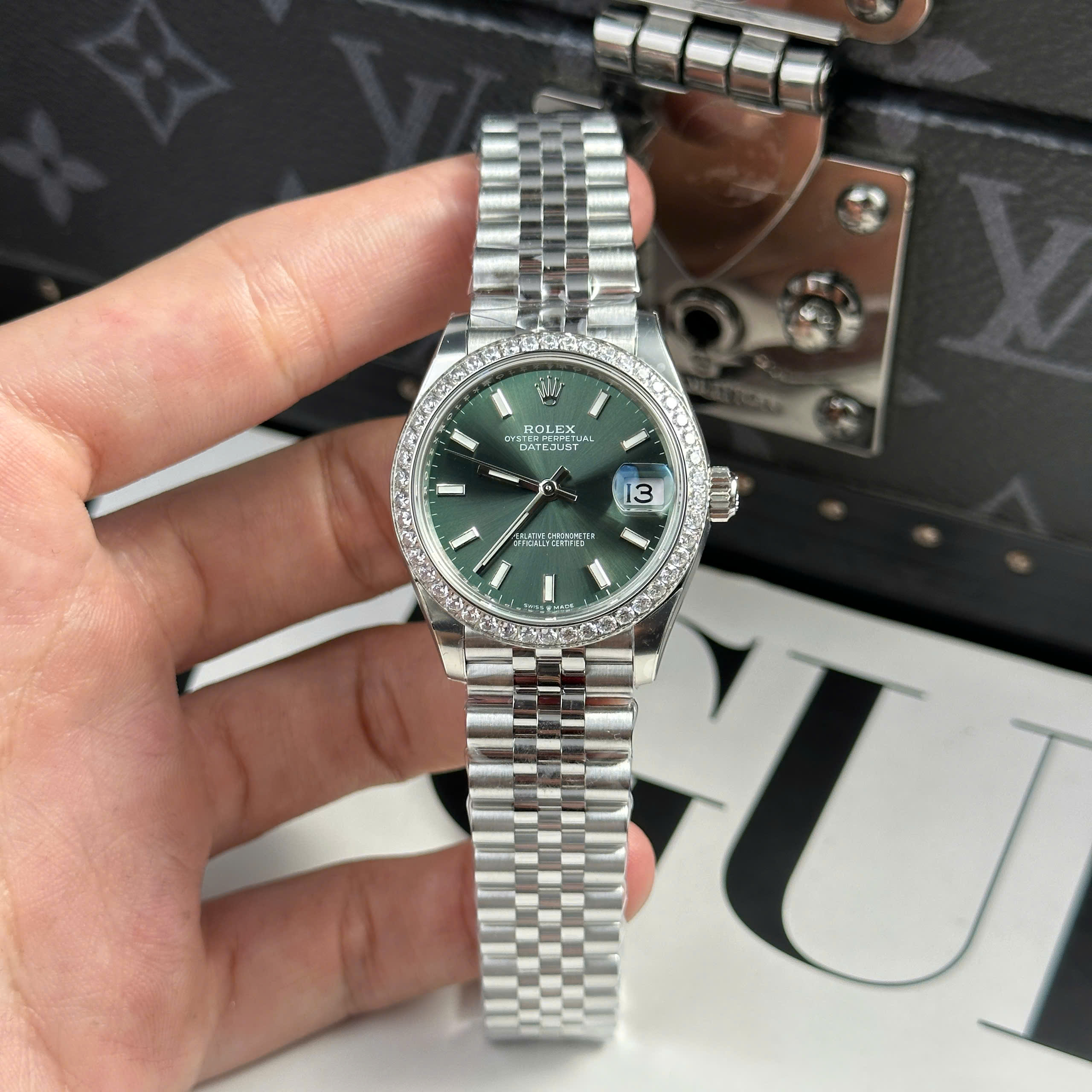 Đồng Hồ Rolex Lady Datejust 31mm 126284 Mặt Xanh Lá Viền Đính Đá CZ Rep 1:1 THB Factory
