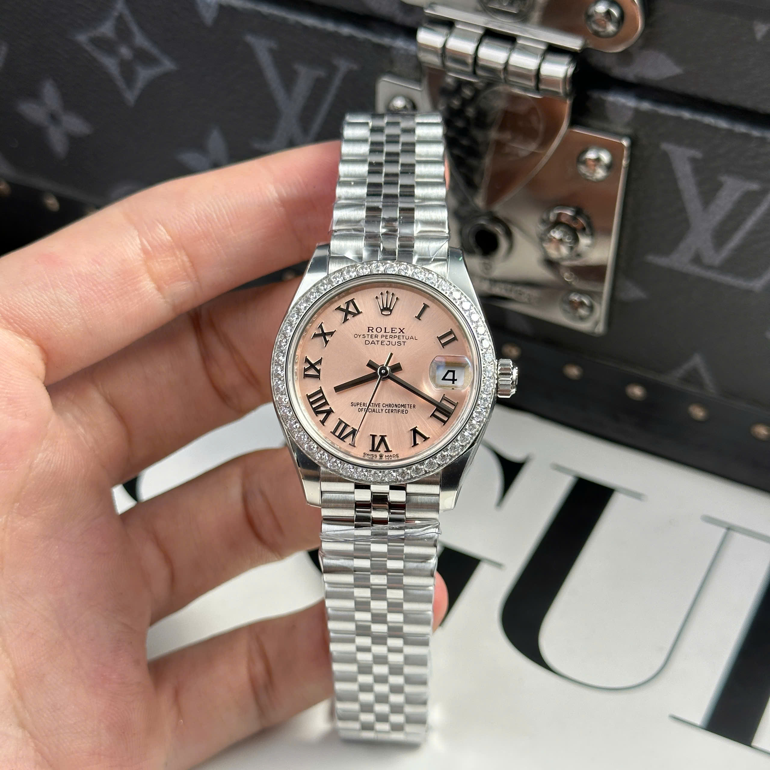 Đồng Hồ Rolex Lady Datejust 31mm 278384 Mặt Số Hồng Viền Đính Đá CZ Rep 1:1 THB Factory