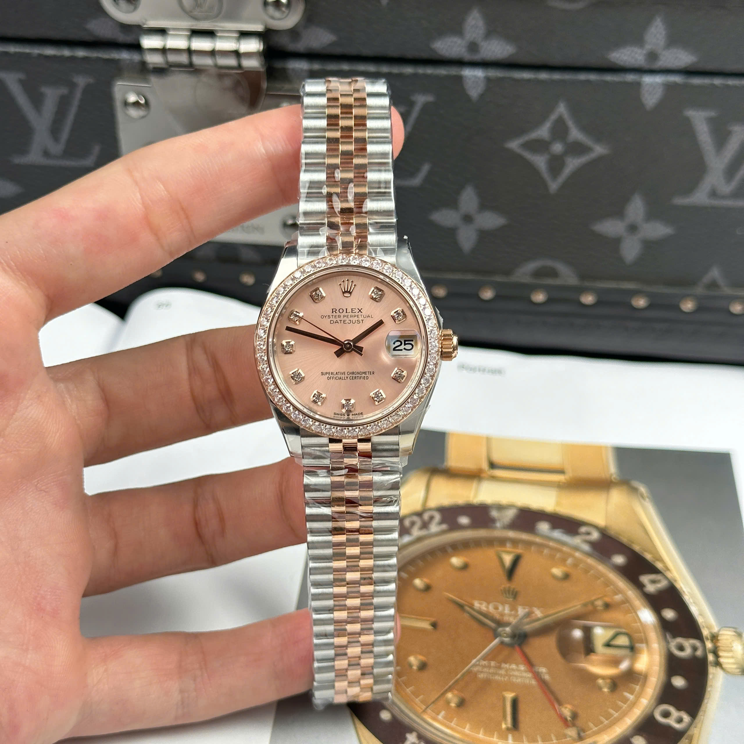 Đồng Hồ Rolex Lady Datejust 31mm Mặt Hồng Viền Đá CZ Rep 1:1 Cao Cấp THB Factory