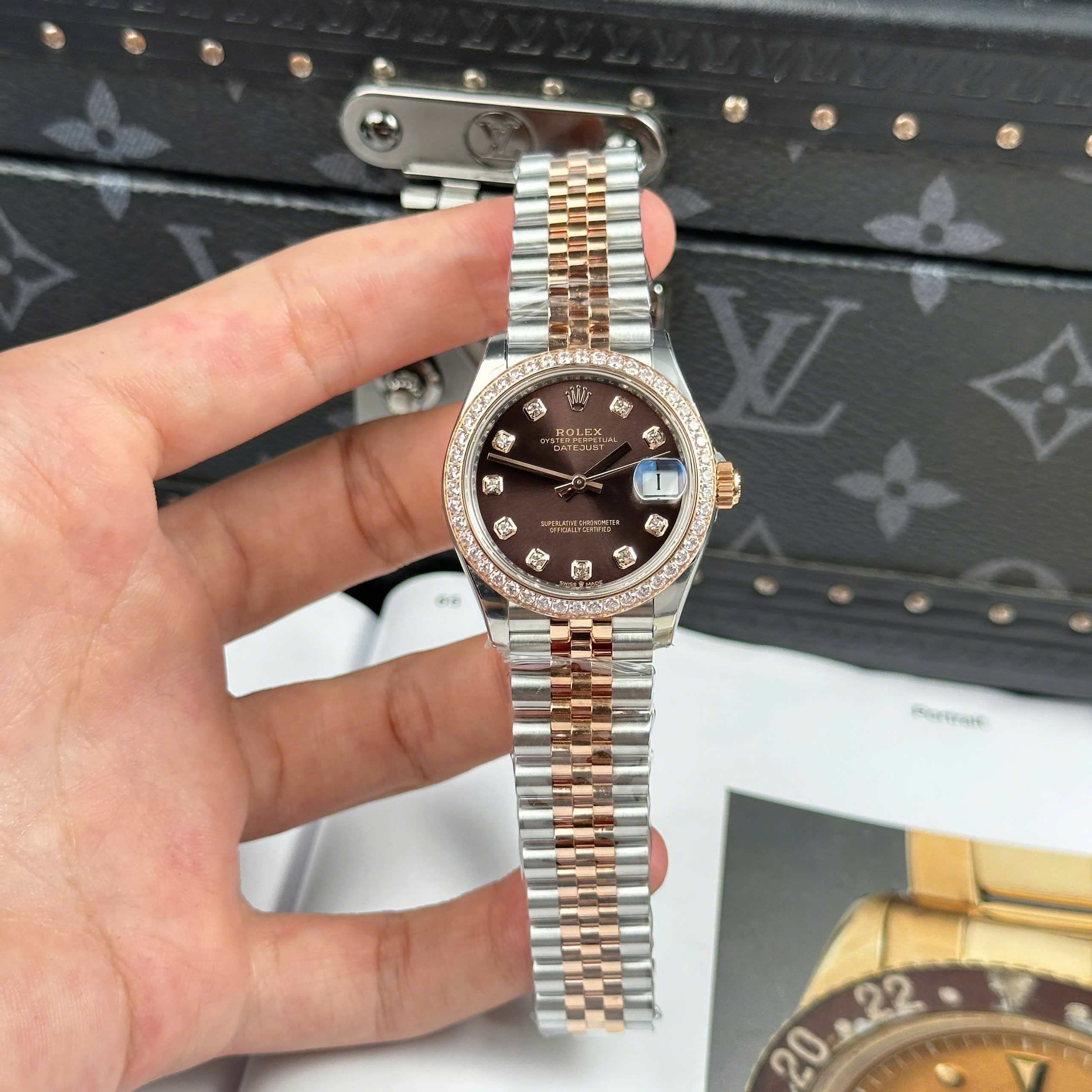 Đồng Hồ Rolex Lady Datejust 31mm Mặt Nâu Viền Đá CZ Rep 1:1 Cao Cấp THB Factory