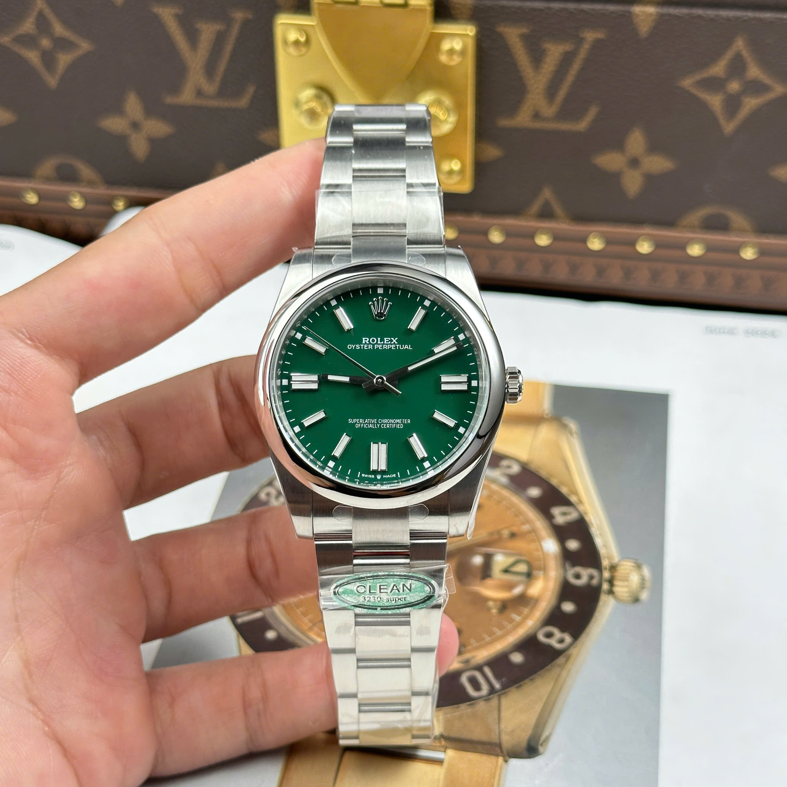 Đồng Hồ Rolex Oyster Perpetual 41mm M124300 Mặt Số Xanh Lá Replica 1:1 Clean Factory