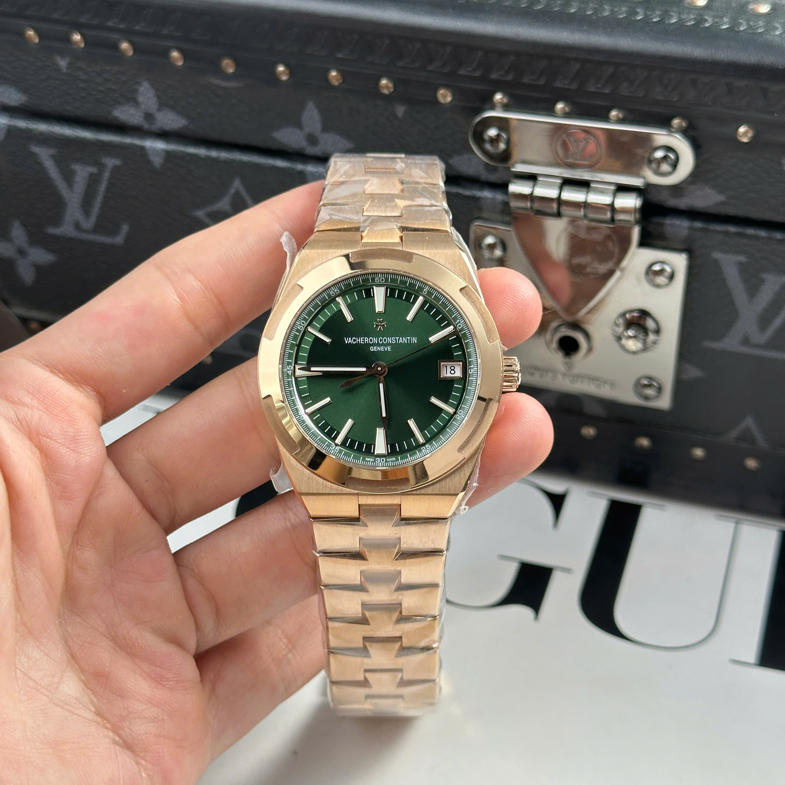 Đồng Hồ Vacheron Constantin Overseas 4500V 41mm Mặt Số Xanh Lá Rep 1:1
