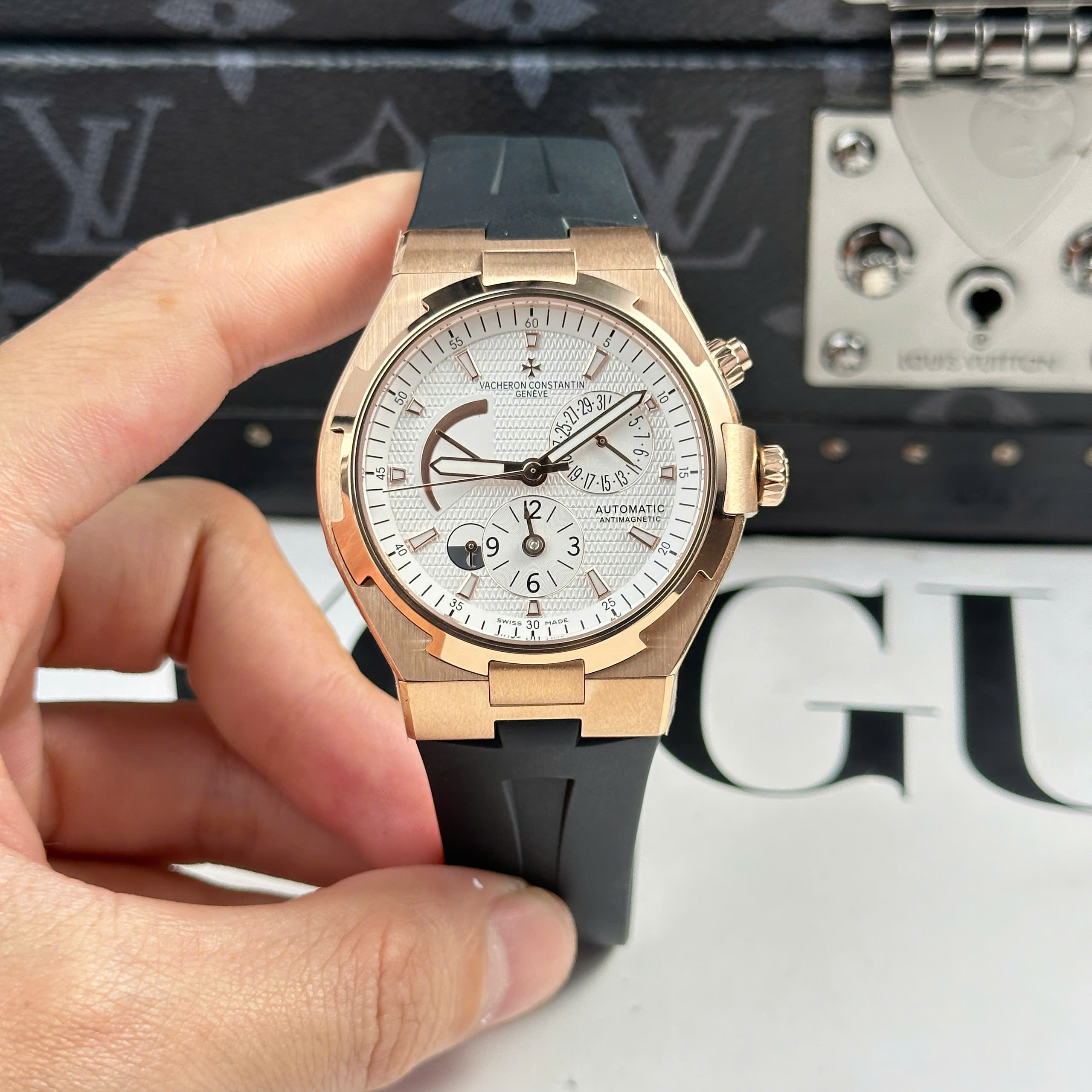 Đồng Hồ Vacheron Constantin Overseas Dual Time 47450 Mặt Trắng Replica 1:1 42mm 9F Factory